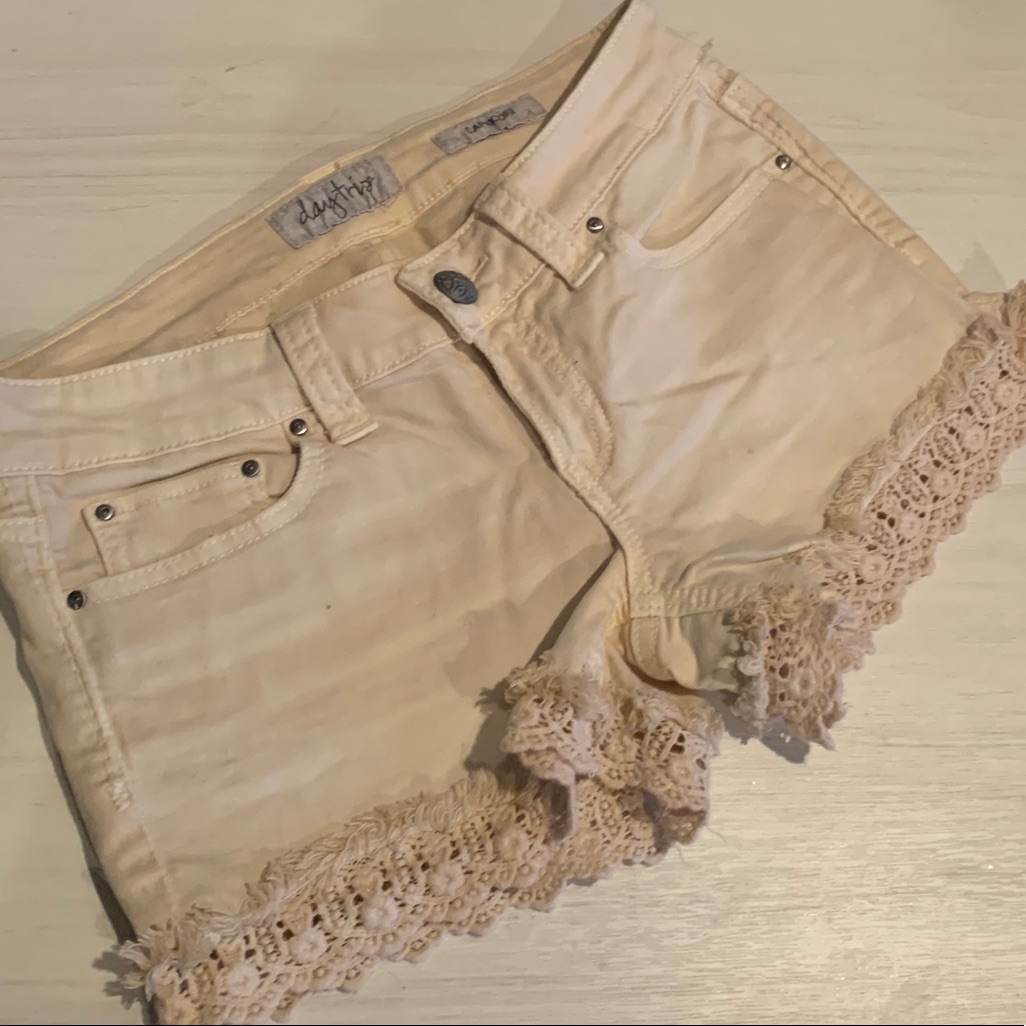 Women’s Daytrip Capricorn Lace-Trimmed Shorts